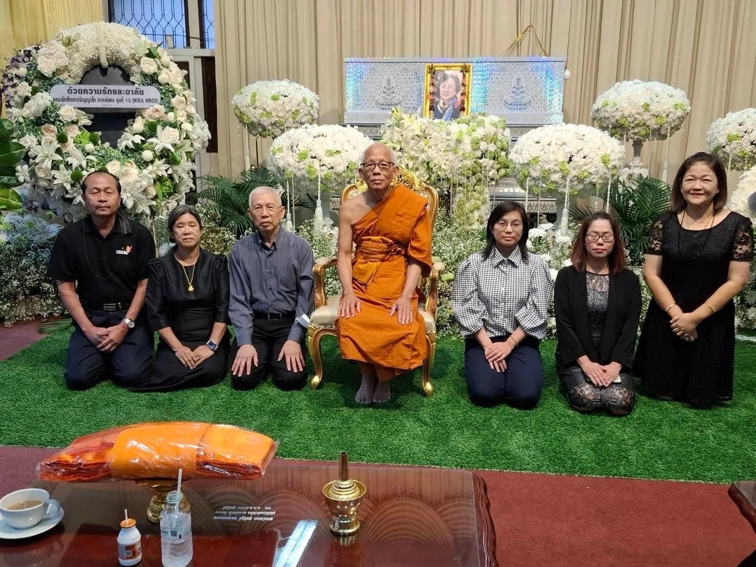เจ้าอาวาสวัดพระธาตุดอยสุเทพ ยูเอสเอ เป็นเจ้าภาพสวดพระอภิธรรมศพ รศ.ดร.บังอร โสฬส (6)
