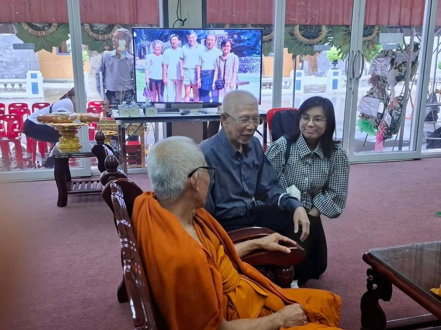 เจ้าอาวาสวัดพระธาตุดอยสุเทพ ยูเอสเอ เป็นเจ้าภาพสวดพระอภิธรรมศพ รศ.ดร.บังอร โสฬส (7)