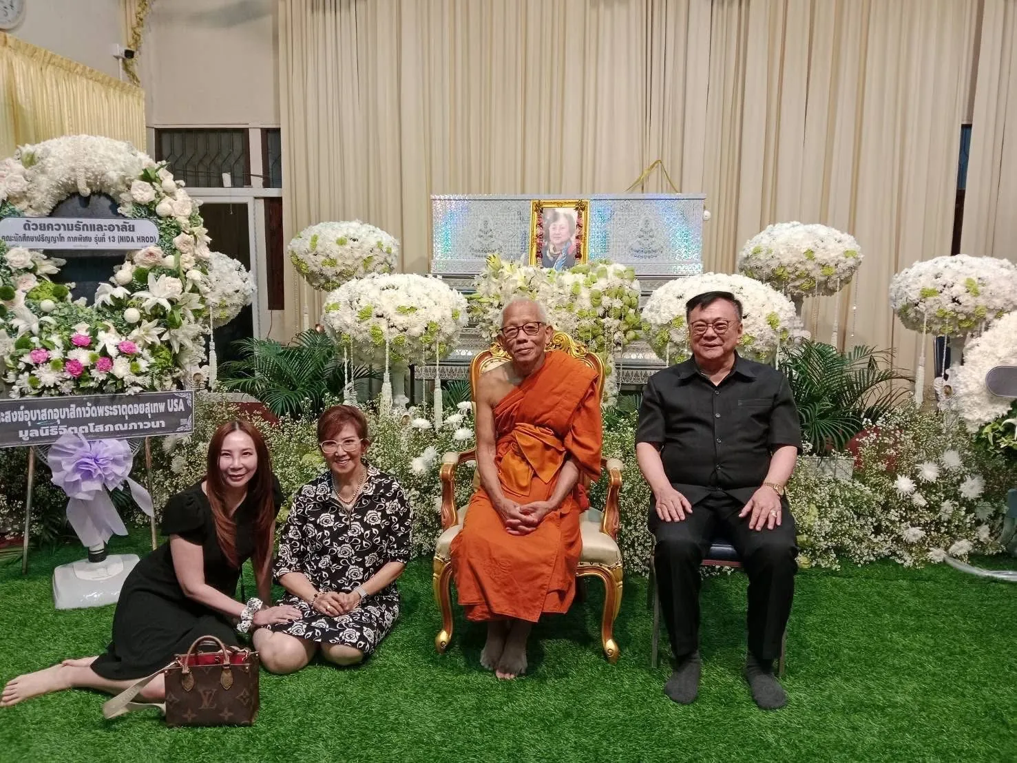 เจ้าอาวาสวัดพระธาตุดอยสุเทพ ยูเอสเอ เป็นเจ้าภาพสวดพระอภิธรรมศพ รศ.ดร.บังอร โสฬส (9)