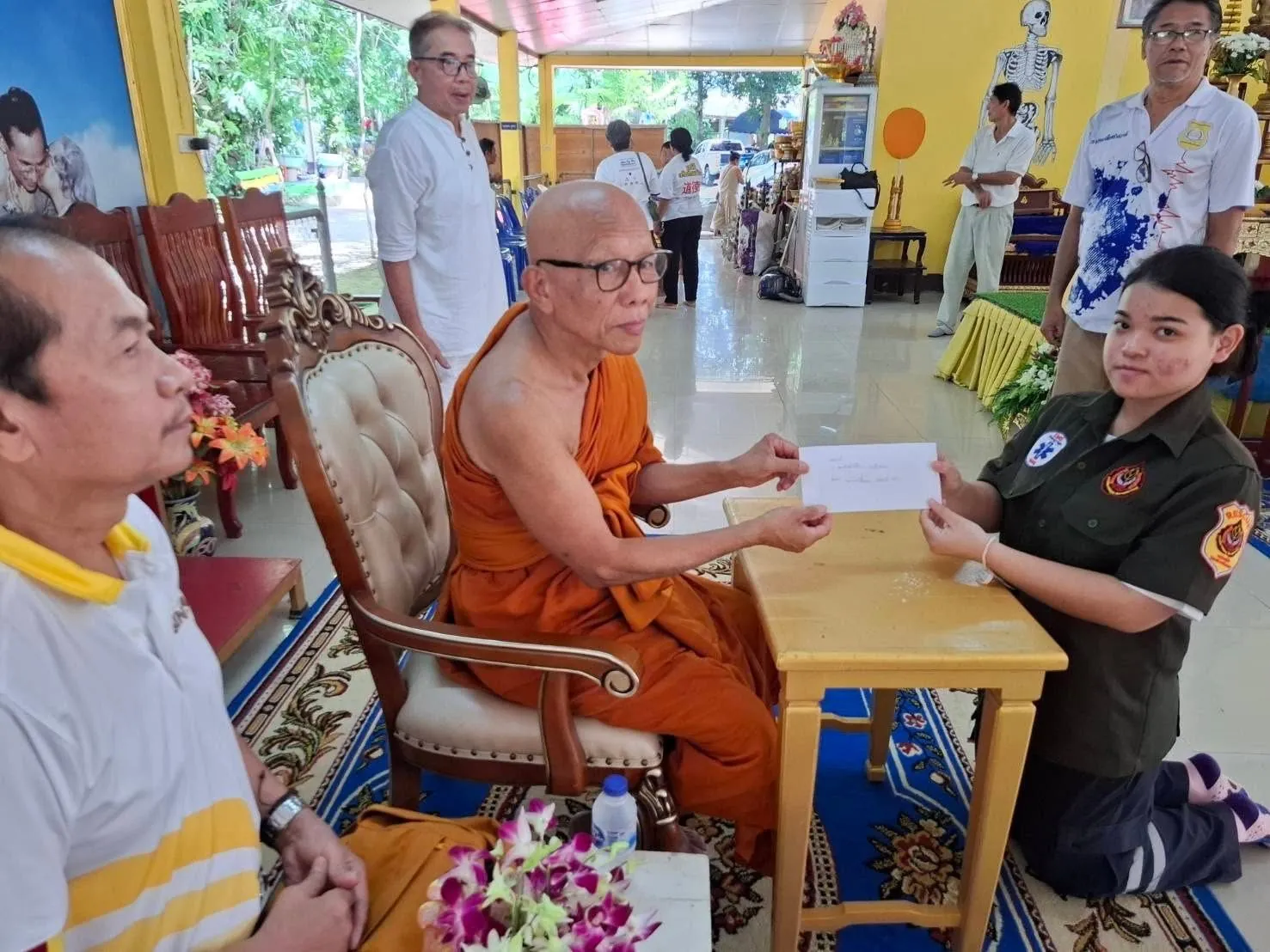 Supporting Wat Kao Charoen Tham in Phang Nga, Thailand: pillar-raising ceremony and gifts for the community (2)