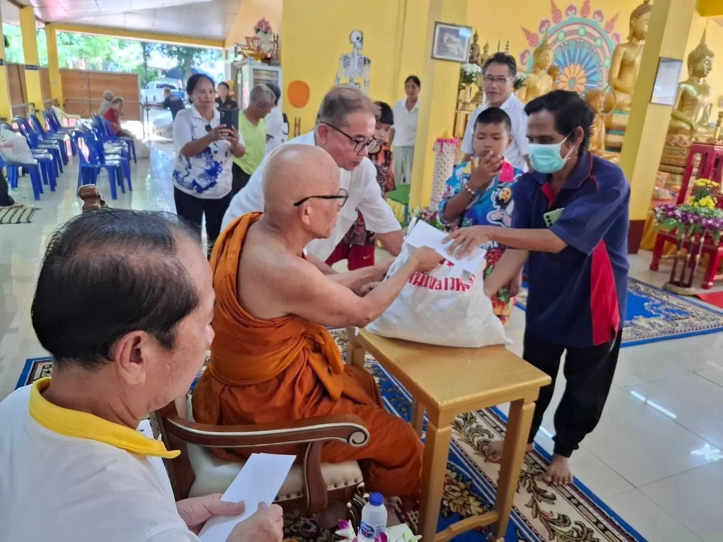 Supporting Wat Kao Charoen Tham in Phang Nga, Thailand: pillar-raising ceremony and gifts for the community (3)