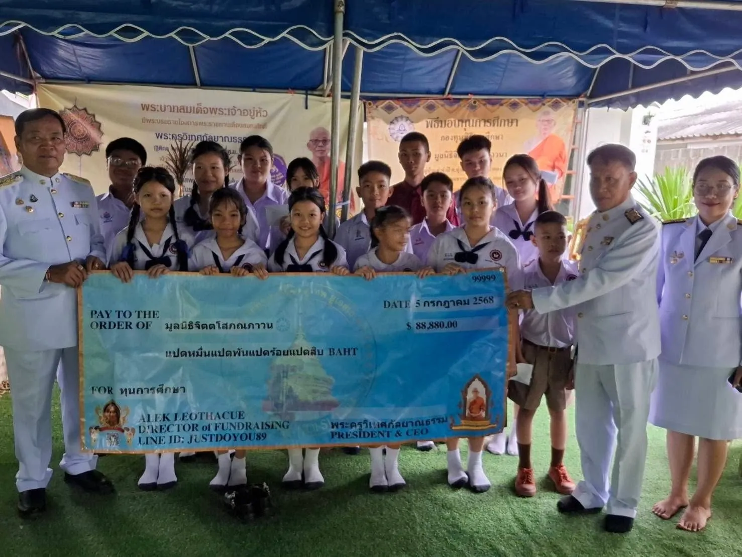 มอบทุนการศึกษาแก่เยาวชน และฉลองพัดยศพระครูวิเทศกัลยาณธรรม ณ บ้านท่าจำปี สันป่าตอง เชียงใหม่ (1)