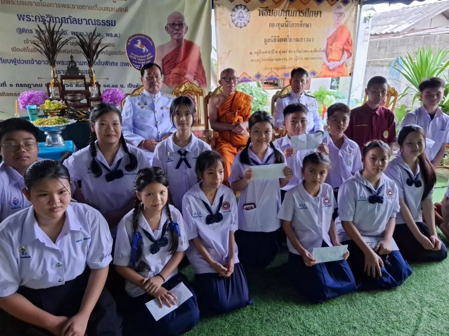 มอบทุนการศึกษาแก่เยาวชน และฉลองพัดยศพระครูวิเทศกัลยาณธรรม ณ บ้านท่าจำปี สันป่าตอง เชียงใหม่ (2)