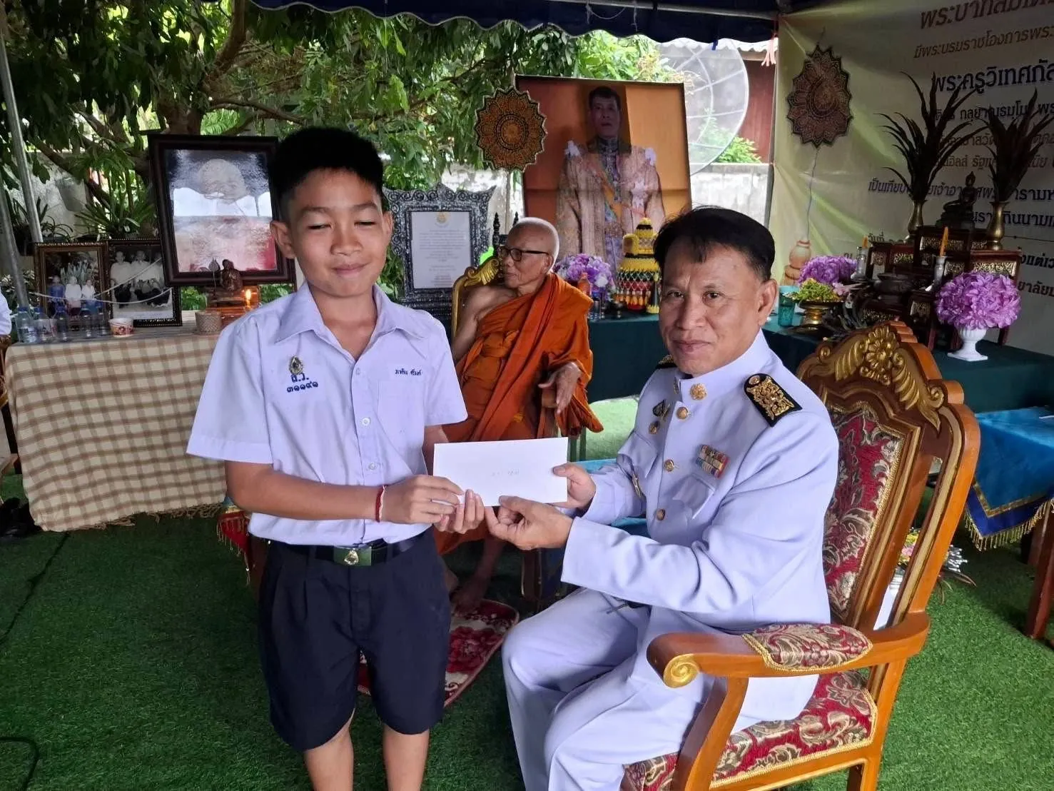 มอบทุนการศึกษาแก่เยาวชน และฉลองพัดยศพระครูวิเทศกัลยาณธรรม ณ บ้านท่าจำปี สันป่าตอง เชียงใหม่ (6)