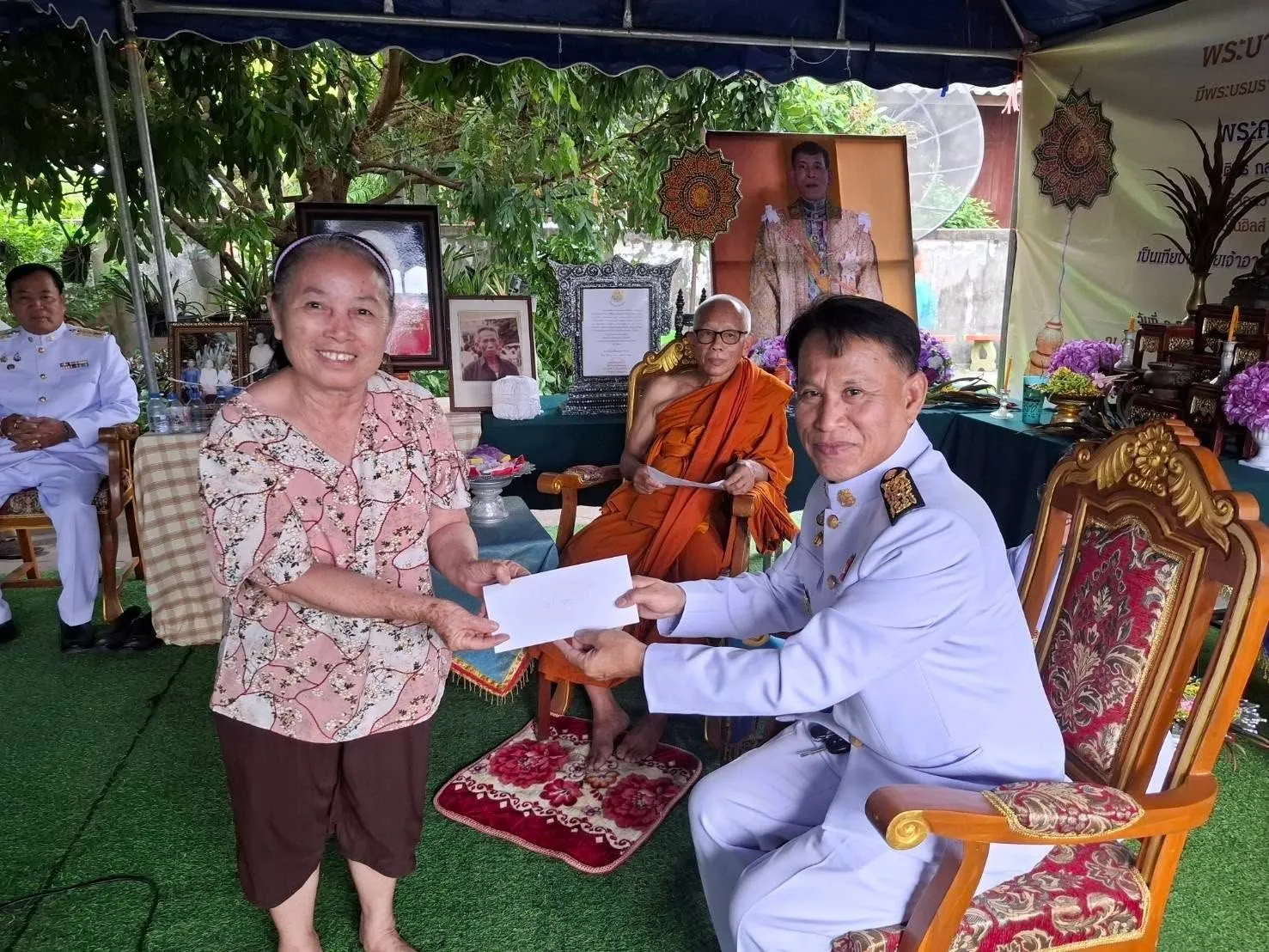 มอบทุนการศึกษาแก่เยาวชน และฉลองพัดยศพระครูวิเทศกัลยาณธรรม ณ บ้านท่าจำปี สันป่าตอง เชียงใหม่ (10)