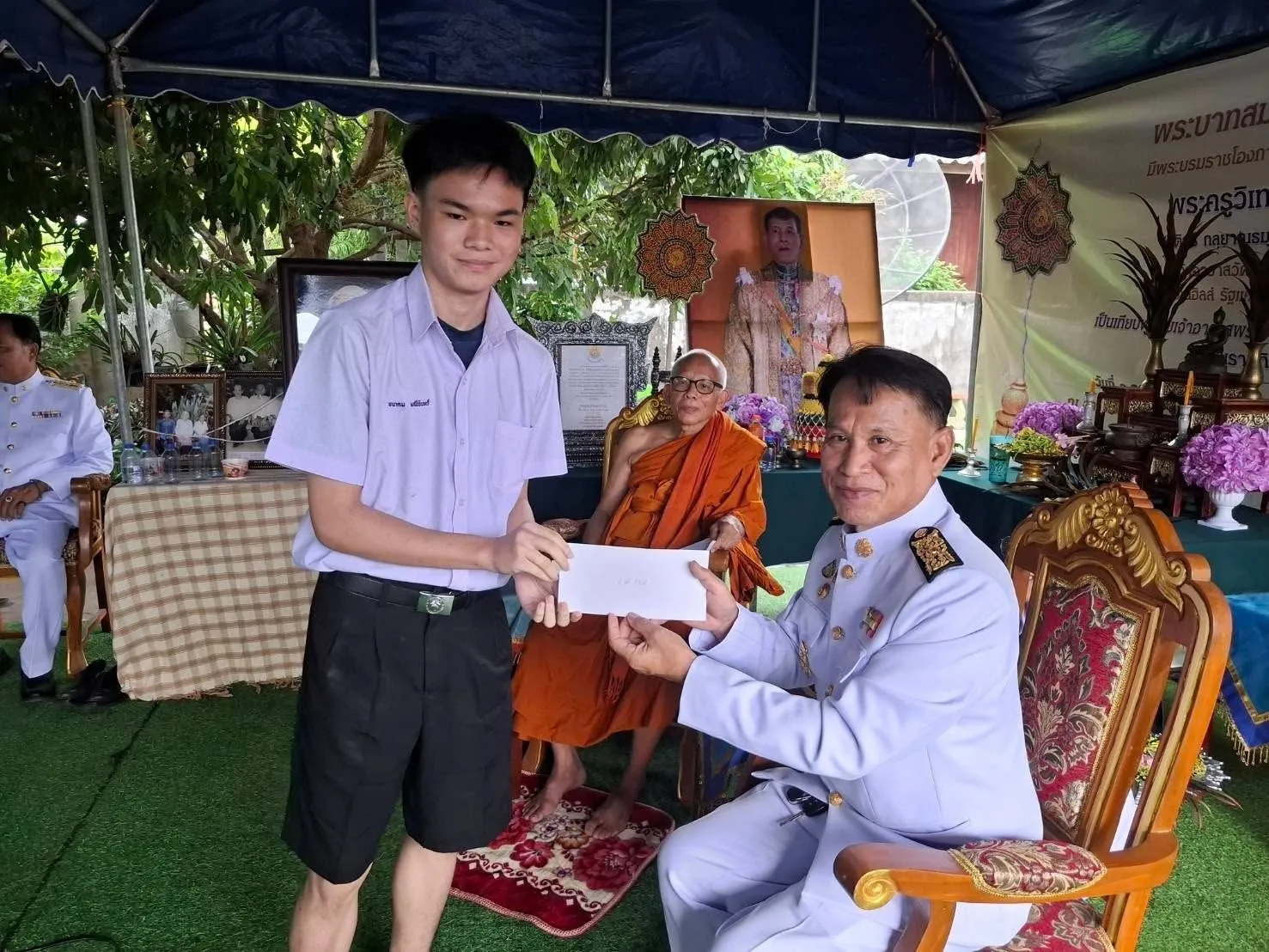 มอบทุนการศึกษาแก่เยาวชน และฉลองพัดยศพระครูวิเทศกัลยาณธรรม ณ บ้านท่าจำปี สันป่าตอง เชียงใหม่ (11)
